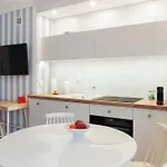 I - Z Parkingiem Apartman *